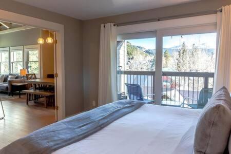Historic District Casa | Modern 3 BDR Heart of Downtown Walk Everywhere