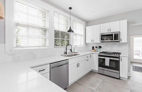 Mapleton/Fall Creek Apartamento | Modern 3 Bdrm - Great Location, Deck, Pet Friendly