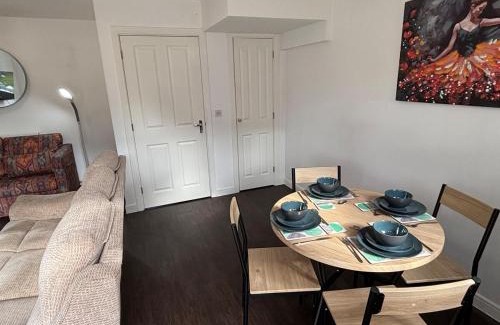 Basildon Apartamento | Modern 3-Bed 3-Bath Home - Quiet Road - Parking For 2 Cars - LMV Property