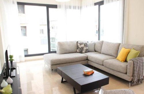 Beirut Apartamento | Modern 3 Bed 3 Bath Apt w Sea View
