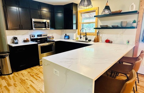 Blairsville Cabina | Modern 3 bed cabin - ping pong, fire pit, Mountain View - 4 miles to downtown