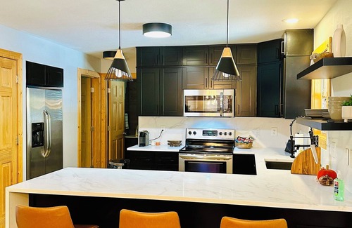 Blairsville Cabina | Modern 3 bed cabin - ping pong, fire pit, Mountain View - 4 miles to downtown
