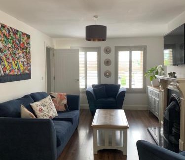 Newry Casa | Modern 3 bed, detached house