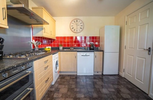 Church Gresley Casa | Modern 3 bed house, 2.5 baths with wi-fi & parking