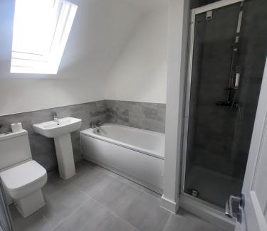 Rotherham Casa | Modern 3-Bed House in Rotherham, WiFi, Garden & Free Parking
