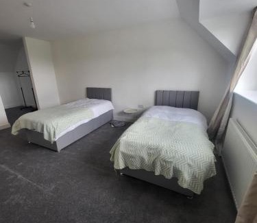 Rotherham Casa | Modern 3-Bed House in Rotherham, WiFi, Garden & Free Parking