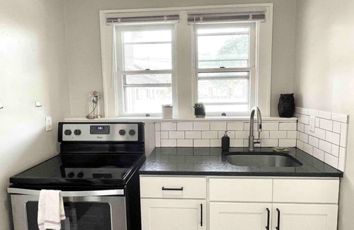 Weinland Park Casa | Modern 3 Bed- Near OSU- Walkable to Short North