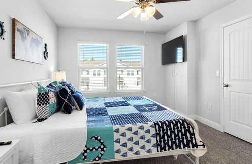 Thomas Drive Casa | Modern 3-bedroom Townhouse Minutes From the Beach!