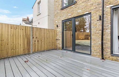 Addiscombe Apartamento | Modern 3 Bedroom Stay, Patio, East Croydon
