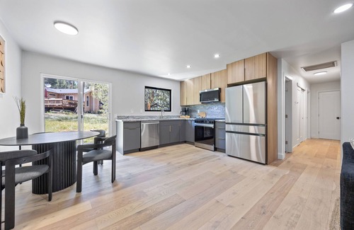Mountain View Estates Casa | Modern 3-bedroom cabin in South Lake Tahoe