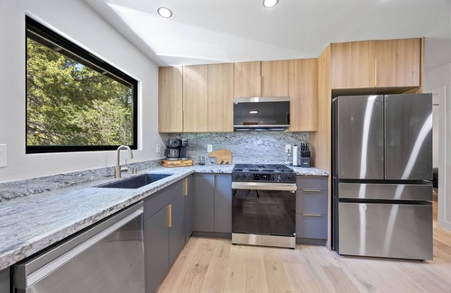 Mountain View Estates Casa | Modern 3-bedroom cabin in South Lake Tahoe