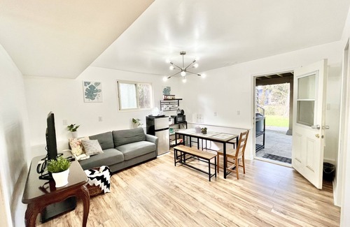 Kirkland Casa | ⭐ Modern 3-bedroom guest suite in Kirkland