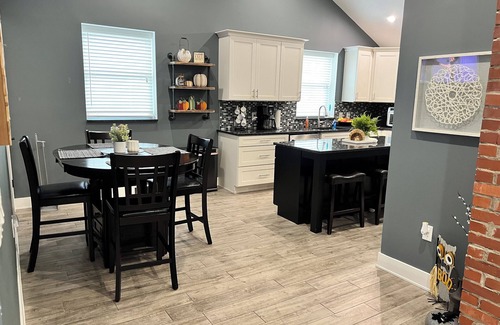 Huron Casa | Modern 3-Bedroom Home - A Little Something for Everyone!