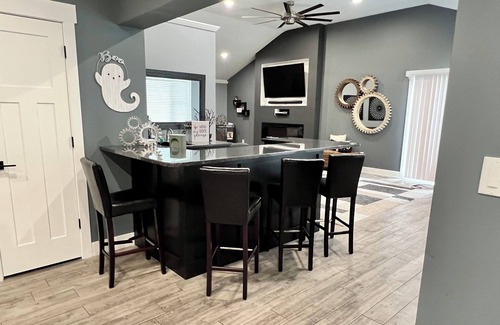 Huron Casa | Modern 3-Bedroom Home - A Little Something for Everyone!