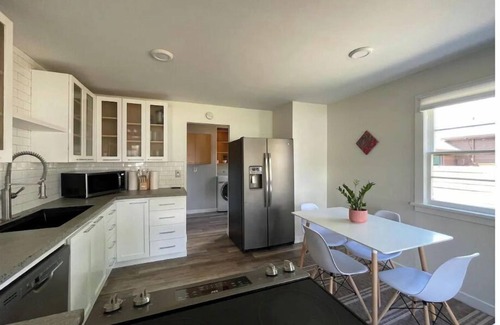 Beaverton Casa | Modern 3 Bedroom Home in Beaverton