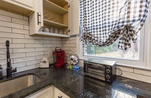 Manchester Casa | Modern ~ 3 Bedroom House ~ Sleeps 8 ~ 11 mins to Hartford