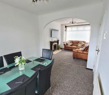 Castlereagh Apartamento | Modern 3 bedroom house close to the city centre