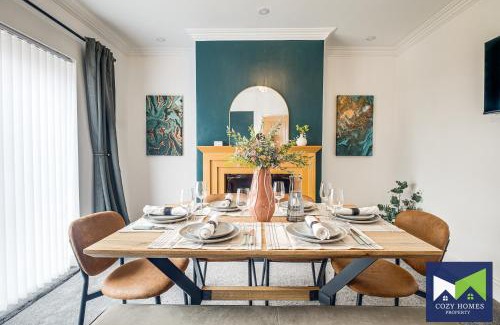 Hall Green Casa | Modern 3 Bedroom House with Ample Parking, Garden, Suitable for Families and Contractors, near Solihull, NEC, HS2