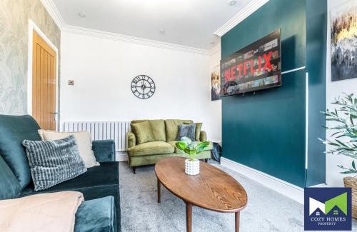 Hall Green Casa | Modern 3 Bedroom House with Ample Parking, Garden, Suitable for Families and Contractors, near Solihull, NEC, HS2