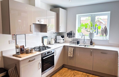 Staplefield Casa | Modern 3 Bedroom House within 1 hour of London