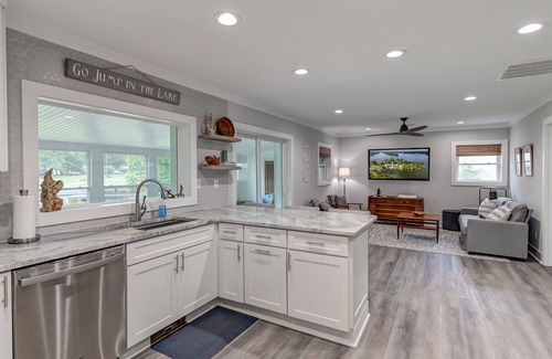 Chapin Casa | Modern 3-Bedroom on a Quiet Cove in Chapin
