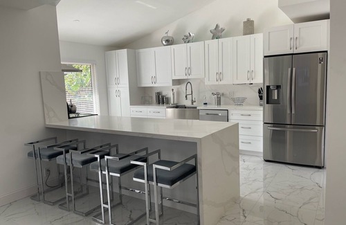 Lauderhill Casa | Charming 3-bedroom pool house with WiFi and AC 2 full bathroom in Lauderhill.