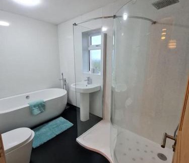 Benbecula Casa | Modern 3 Bedroom Property centrally based