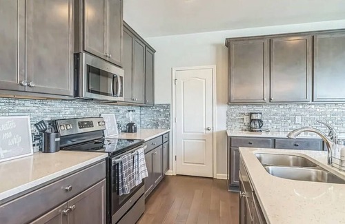 Fairburn Casa | Modern 3-bedroom townhome minutes away from Atlanta International Airport