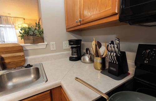 Oakdale Casa | Modern 3 Bedroom with 5 beds, Firepit only 10 minutes from Uptown CLT