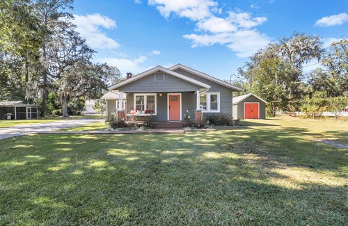 Garden City Casa | Modern 3 BR bungalow sleep 8, family/pet friendly, 15 min from downtown/outlets