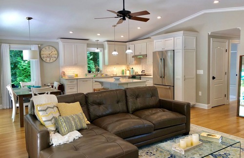 East Hampton North Casa | Modern 3 BR Close to All - Restaurants, Shops, and Beaches