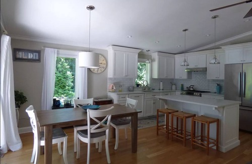 East Hampton North Casa | Modern 3 BR Close to All - Restaurants, Shops, and Beaches