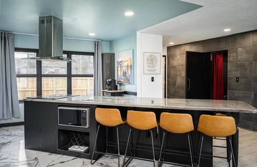 Lawrence Casa | Modern 3 BR home w/ hot tub, movie room, dog park