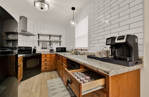 West Allis Casa | Modern 3 BR Minutes to WI Statefair, MKE Zoo, Brewers, & Hospital