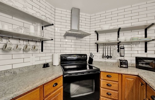 West Allis Casa | Modern 3 BR Minutes to WI Statefair, MKE Zoo, Brewers, & Hospital