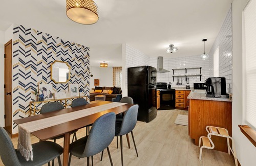 West Allis Casa | Modern 3 BR Minutes to WI Statefair, MKE Zoo, Brewers, & Hospital