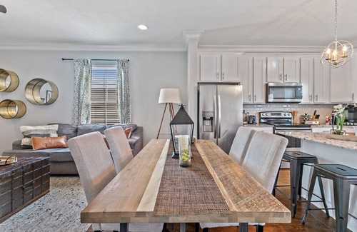 Lake Charles Casa | Modern 3 BR townhouse close to lake and downtown