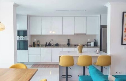 Mindelo Apartamento | Modern 3-brd apt in Copacabana with seaview - LCGR