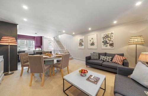 Vincent Square Casa | Modern 3-floor open plan townhouse with patio