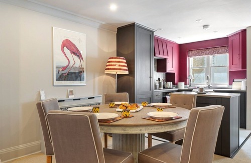 Vincent Square Casa | Modern 3-floor open plan townhouse with patio