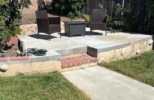 Casa Conejo Casa | Modern 3 King Beds, Beautiful Large Backyard, WFH, Long Stays, Waterfall, WI-FI, FWY, 25 mins to Beach