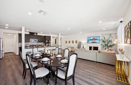 Sun City Casa | Ultra Spacious 3000 Sqft 5-Bedroom House with Gated Yard, Garage