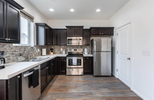 North Image Casa | Modern 3b/2b Retreat near Portland. Must-See!