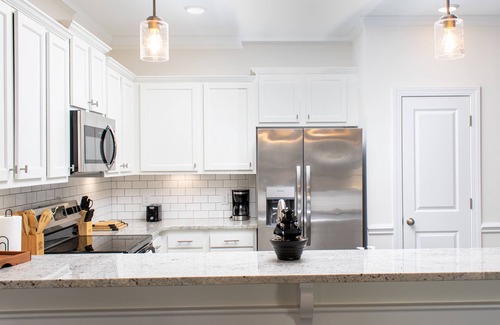 Greenville Casa | Brand New 3bd/3ba Townhome with FREE EV CHARGING & FREE WIFI!!
