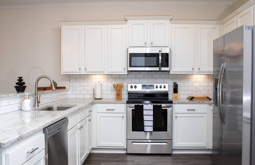 Greenville Casa | Brand New 3bd/3ba Townhome with FREE EV CHARGING & FREE WIFI!!