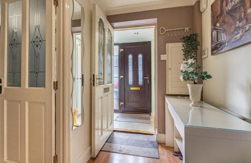 Langley Marish Apartamento | Modern 3BD Stay near Elizabeth Line & Heathrow