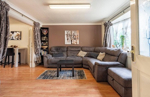 Langley Marish Apartamento | Modern 3BD Stay near Elizabeth Line and Heathrow