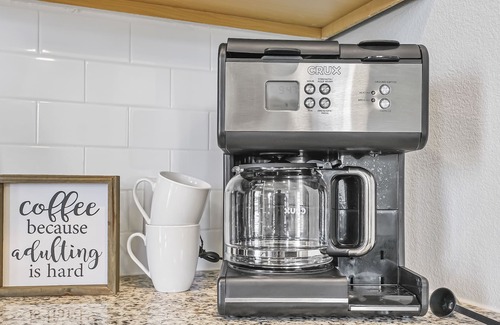 Southside Condominio | Modern 3BD w/ King Master Bed Suite & Amenities