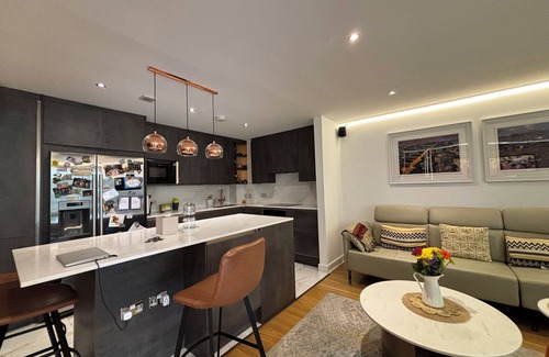 Sands End Apartamento | Modern 3BD with Private Balcony, Imperial Wharf