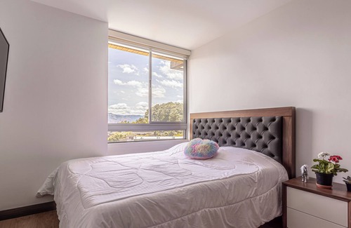 Castropol Apartamento | Modern 3BR/2.5BA APT in El Poblado w/ 600+ Mbps Wifi, A/C, BBQ, Balcony + View